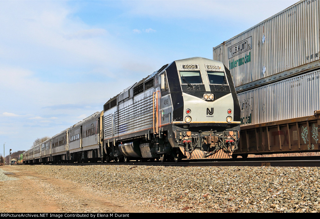 NJT 4006 on train 5527